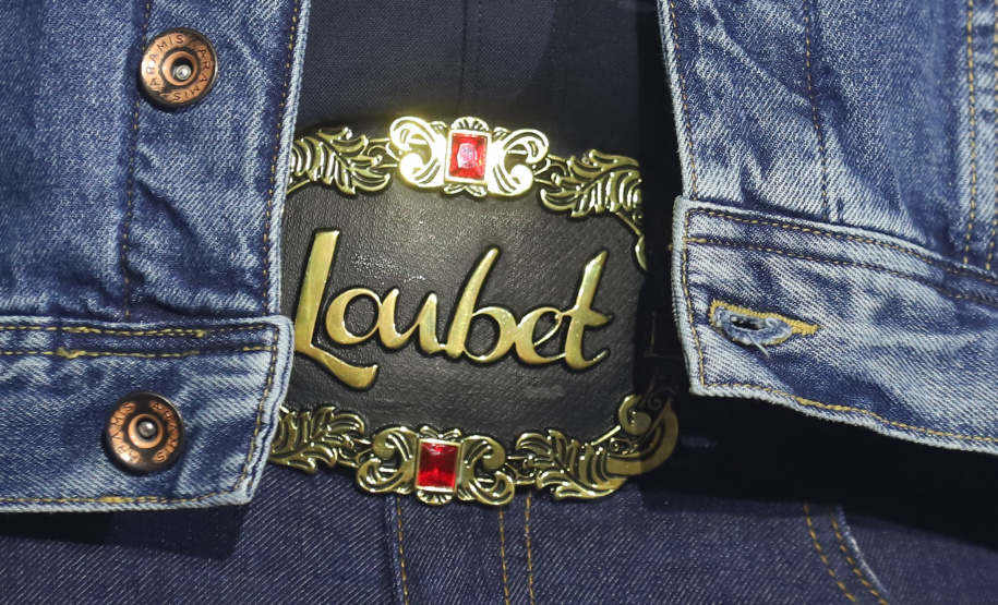 O cantor Loubet durante a apresentacao do seu show dentro da programacao do Verao Maior Parana, em Pontal do Parana