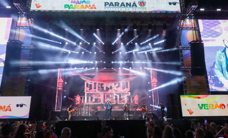 O cantor Loubet durante a apresentacao do seu show dentro da programacao do Verao Maior Parana, em Pontal do Parana