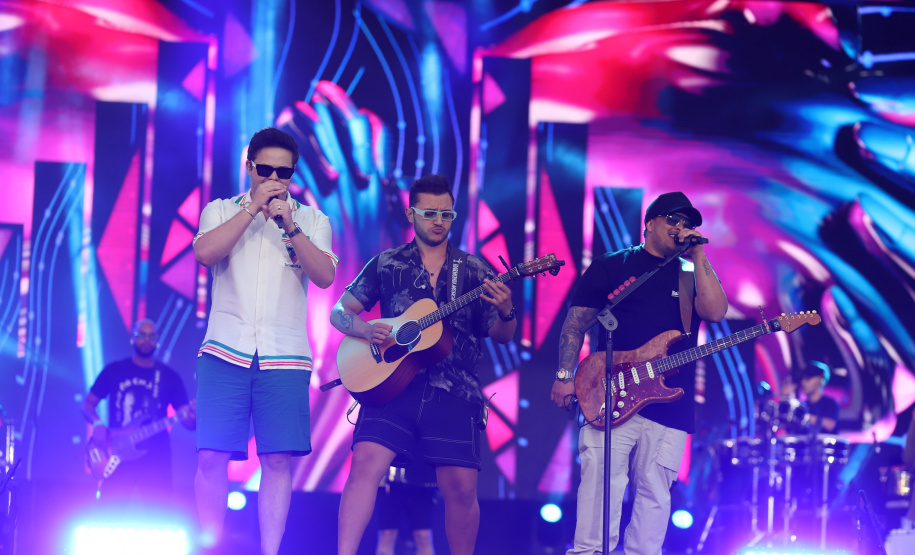 Matheus & Kauan agitam 88 mil pessoas no encerramento do 1º fim de semana do Verão Maior