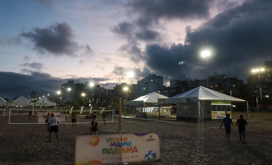 Superpostes fazem a iluminação pública da nova orla de Matinhos. Foto: Geraldo Bubniak/AEN