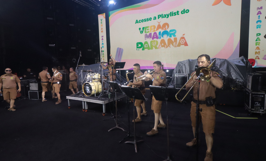 Banda da PMPR estreia no palco principal e anima público em Matinhos Foto: Geraldo Bubniak/AEN