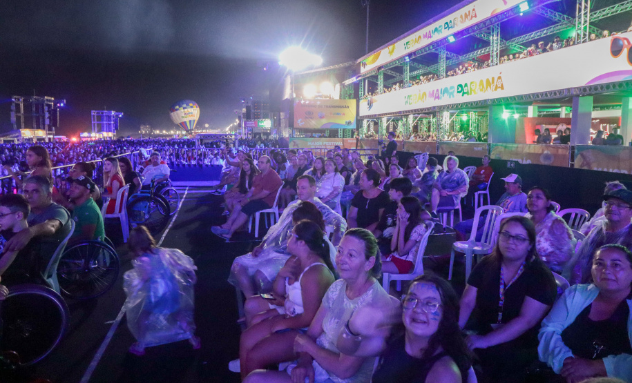 O cantor Gustavo Mioto durante a apresentacao do seu show dentro da programacao do Verao Maior Parana, em Matinhos