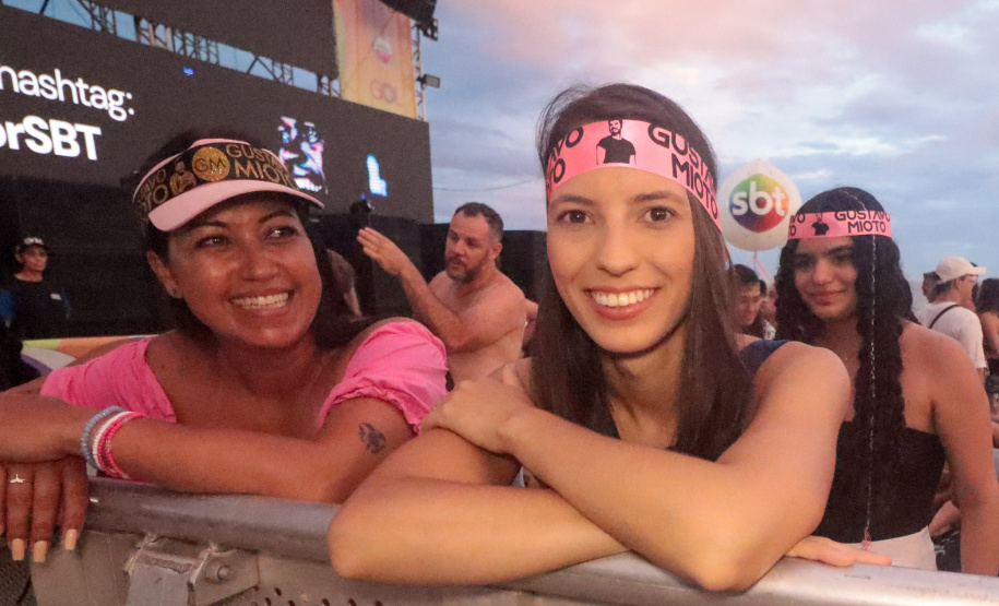 O cantor Gustavo Mioto durante a apresentacao do seu show dentro da programacao do Verao Maior Parana, em Matinhos
