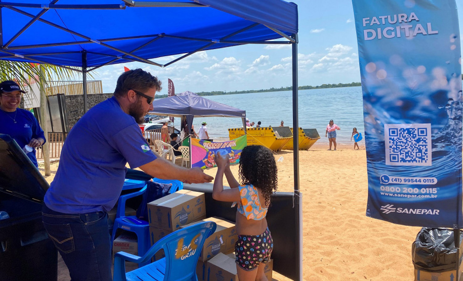 Sanepar leva projeto HidratAção, de distribuição de copos de água, para o Noroeste