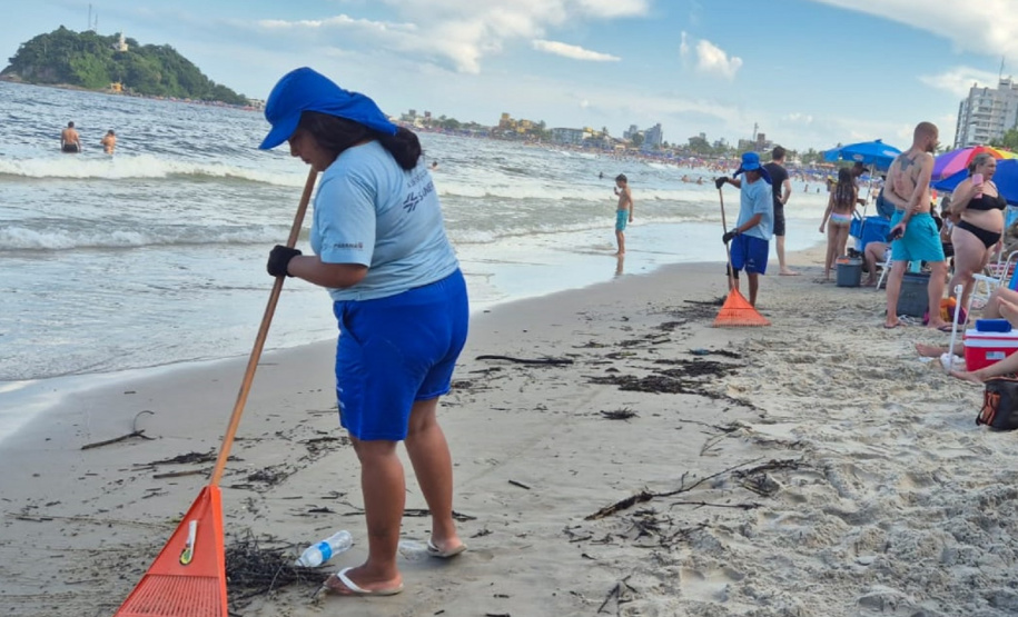 Sanepar recolhe mais de 48 toneladas de lixo no litoral do Estado em apenas 6 dias