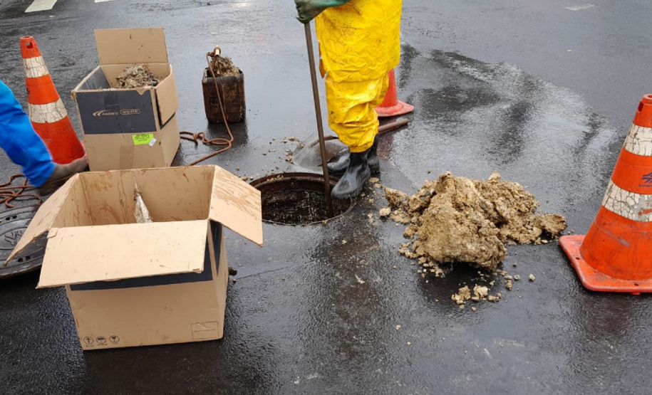 Água da chuva prejudica o sistema de coleta e tratamento de esgoto