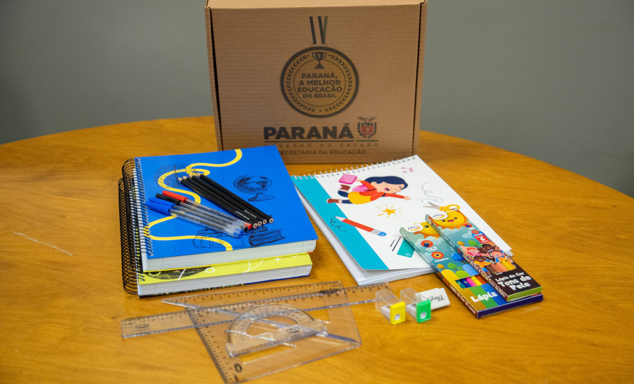 Famílias da rede estadual do Paraná começam 2025 sem a preocupação com material escolar