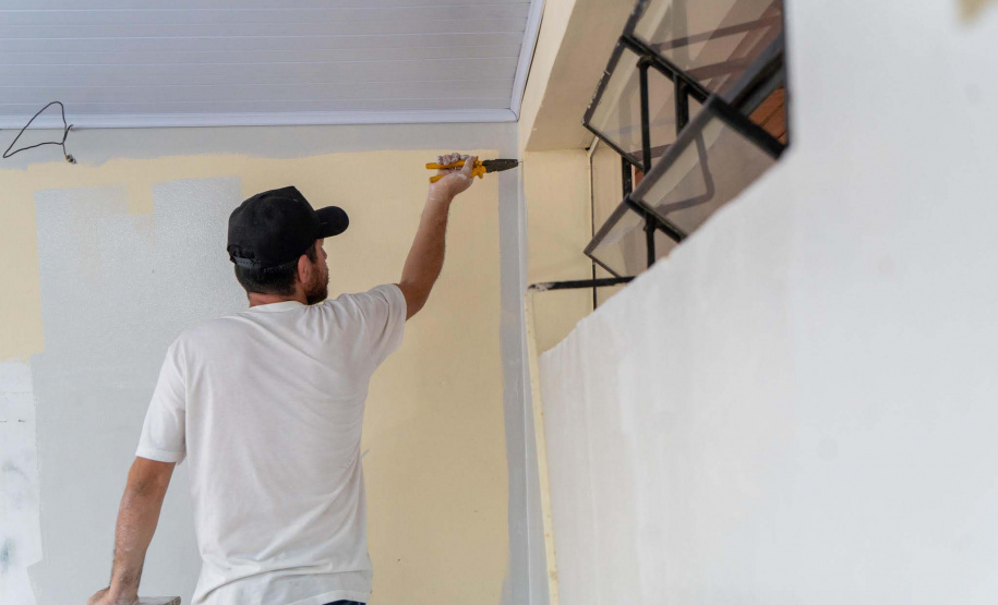 Empresas parceiras já realizam melhorias nos 82 colégios estaduais onde programa foi implantado