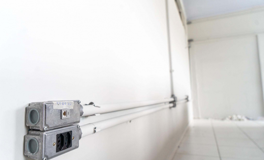 Empresas parceiras já realizam melhorias nos 82 colégios estaduais onde programa foi implantado