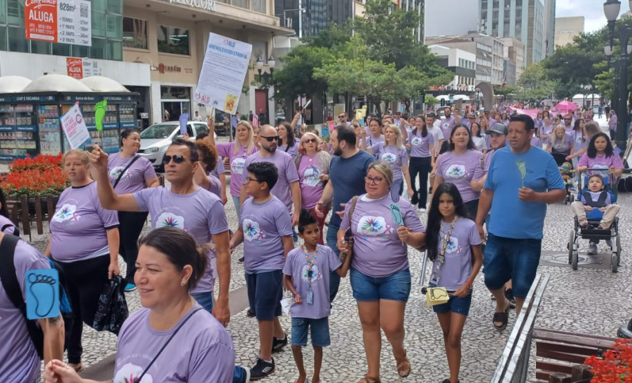 Caminhada marca início do Fevereiro Lilás, mês de conscientização sobre doenças raras