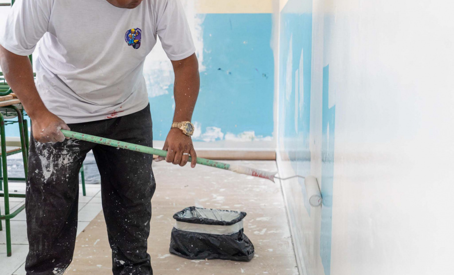 Empresas parceiras já realizam melhorias nos 82 colégios estaduais onde programa foi implantado
