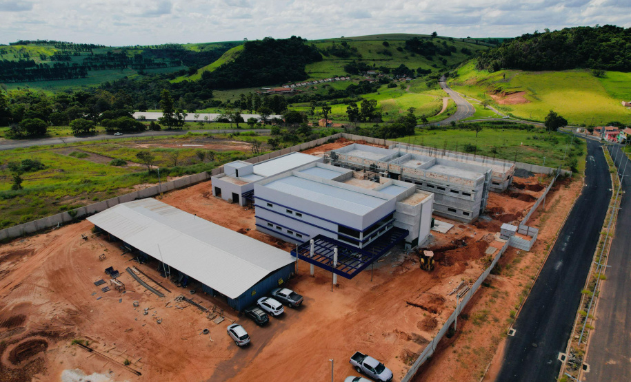 Obras do Ambulatório Médico de Especialidades de Jacarezinho chegam a 30% de execução