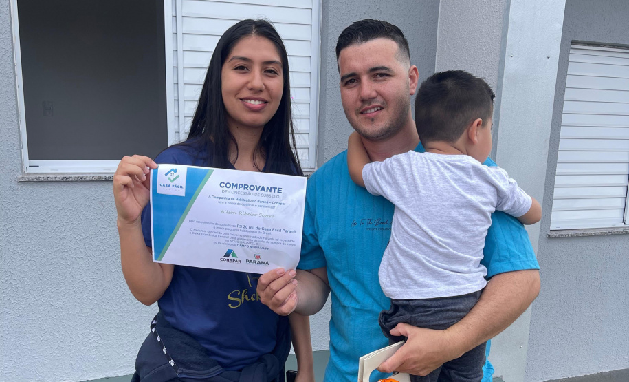 Mais 42 famílias de Campo Mourão recebem as chaves da casa própria com a ajuda do Governo do Estado