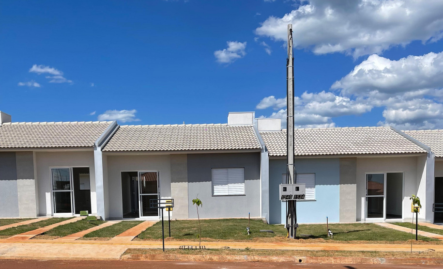 Mais 42 famílias de Campo Mourão recebem as chaves da casa própria com a ajuda do Governo do Estado