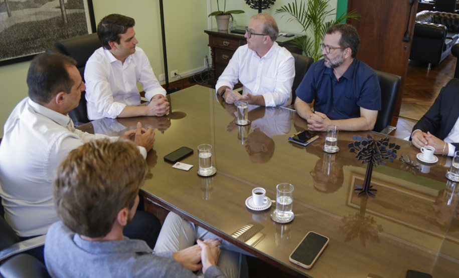 Estado se reúne com prefeito eleito de Curitiba para debater ações, estratégias e futuro do turismo na capital