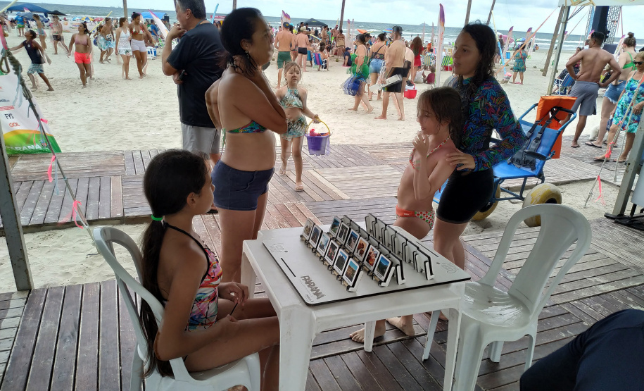 Verão Maior: Brinquedos e jogos temáticos sobre o turismo do Paraná fazem sucesso entre famílias