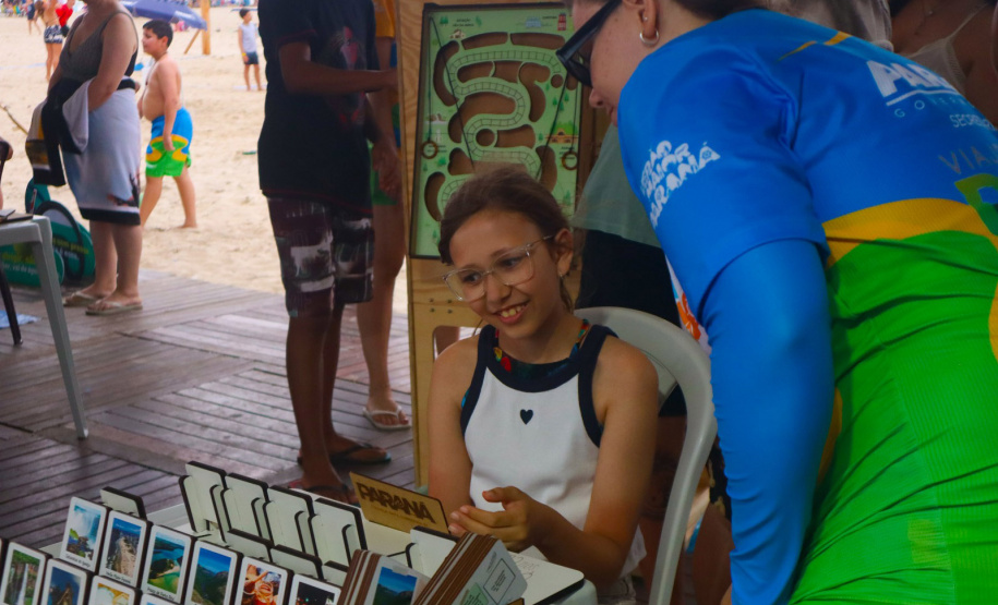 Verão Maior: Brinquedos e jogos temáticos sobre o turismo do Paraná fazem sucesso entre famílias