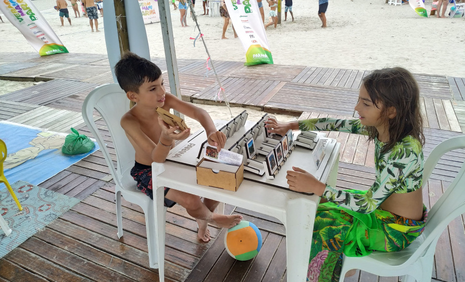 Verão Maior: Brinquedos e jogos temáticos sobre o turismo do Paraná fazem sucesso entre famílias