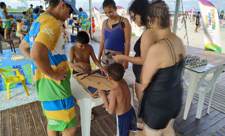 Verão Maior: Brinquedos e jogos temáticos sobre o turismo do Paraná fazem sucesso entre famílias