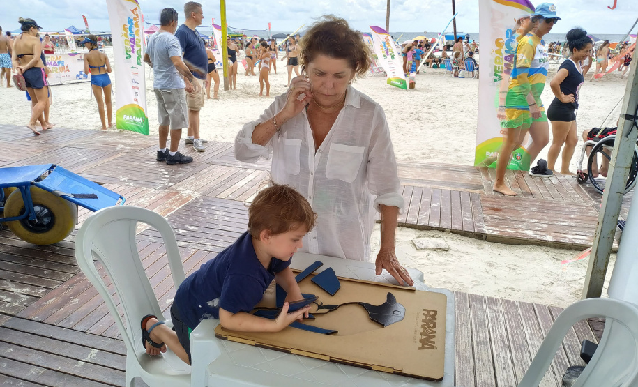 Verão Maior: Brinquedos e jogos temáticos sobre o turismo do Paraná fazem sucesso entre famílias