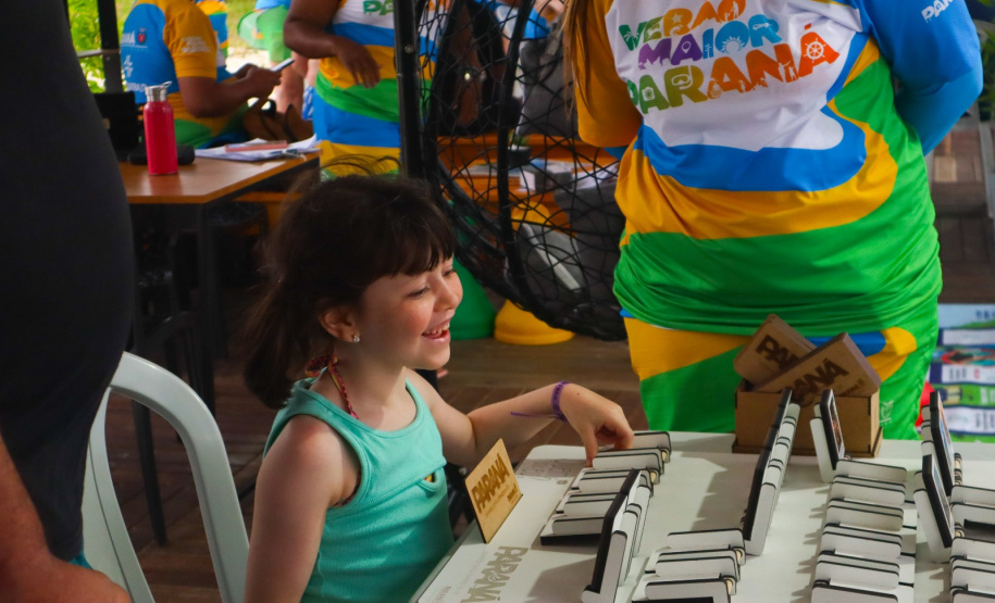 Verão Maior: Brinquedos e jogos temáticos sobre o turismo do Paraná fazem sucesso entre famílias