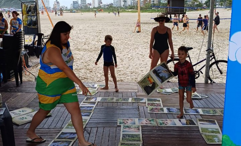 Ações de educação ambiental impactaram mais de 1,6 mil pessoas até o momento durante o Verão Maior Paraná.