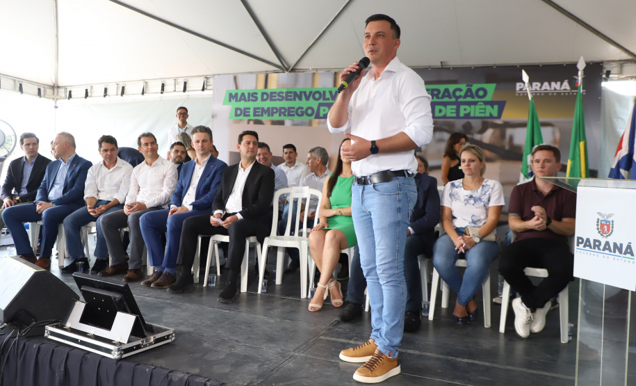 Empresa investe R$ 70 milhões em fábrica de pisos laminados na RMC