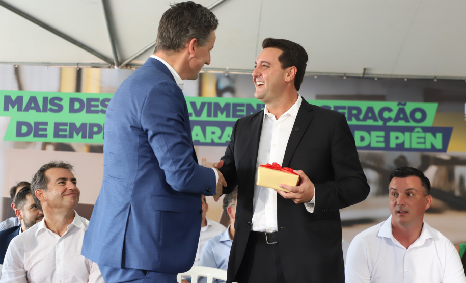 Empresa investe R$ 70 milhões em fábrica de pisos laminados na RMC