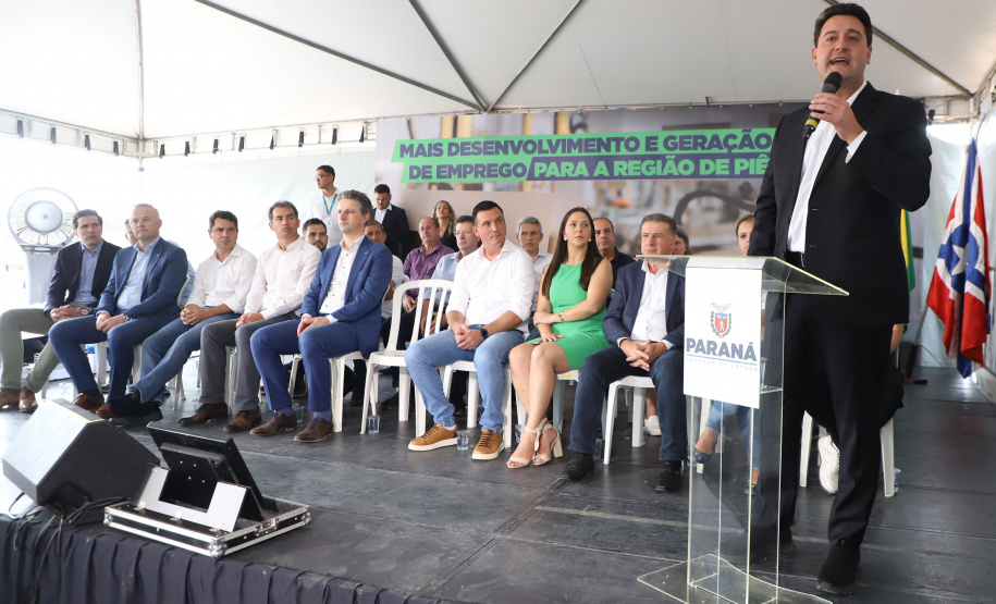 Empresa investe R$ 70 milhões em fábrica de pisos laminados na RMC