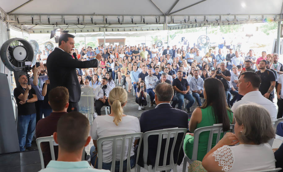 Empresa investe R$ 70 milhões em fábrica de pisos laminados na RMC