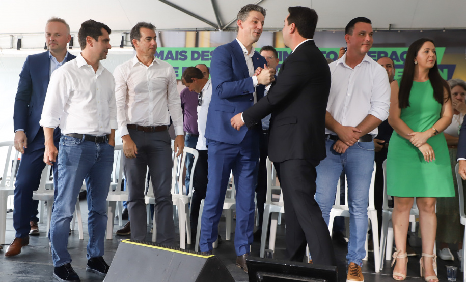 Empresa investe R$ 70 milhões em fábrica de pisos laminados na RMC