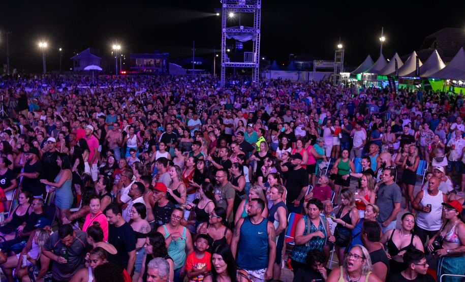 Show de César Menotti e Fabiano no Verão Maior Paraná em Pontal do Paraná