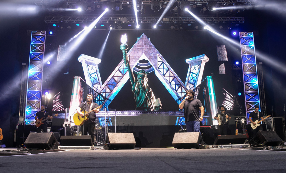 Show de César Menotti e Fabiano no Verão Maior Paraná em Pontal do Paraná