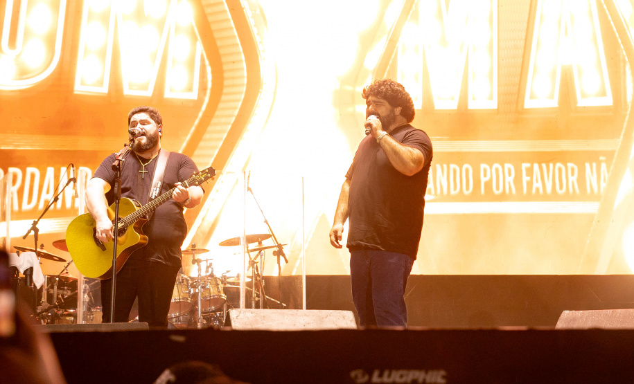 Show de César Menotti e Fabiano no Verão Maior Paraná em Pontal do Paraná