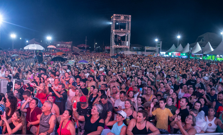 Show de César Menotti e Fabiano no Verão Maior Paraná em Pontal do Paraná