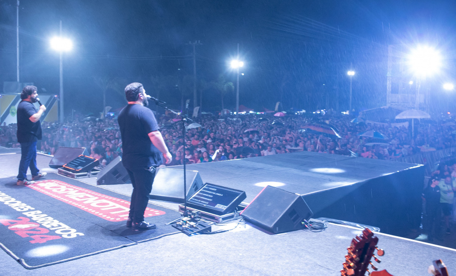 Show de César Menotti e Fabiano no Verão Maior Paraná em Pontal do Paraná