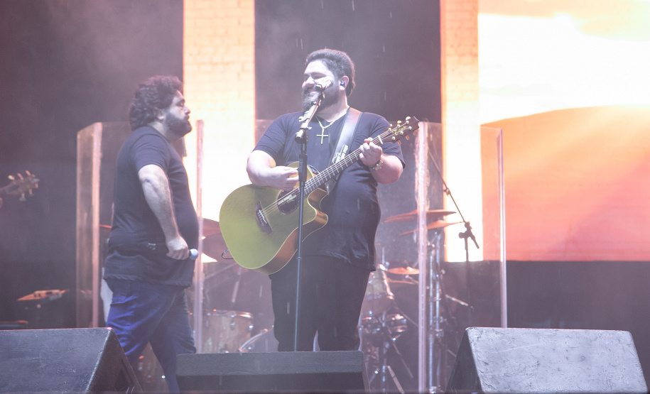 Show de César Menotti e Fabiano no Verão Maior Paraná em Pontal do Paraná