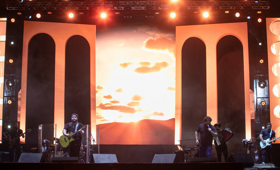 Show de César Menotti e Fabiano no Verão Maior Paraná em Pontal do Paraná