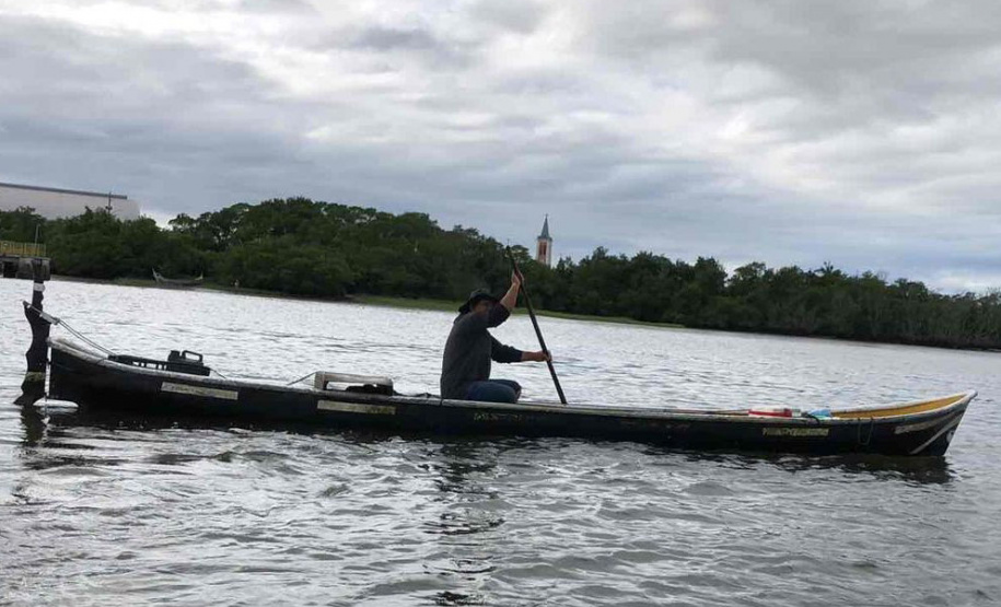 Operação do Instituto Água e Terra (IAT) contra a pesca predatória nas baías de Antonina e Paranaguá.