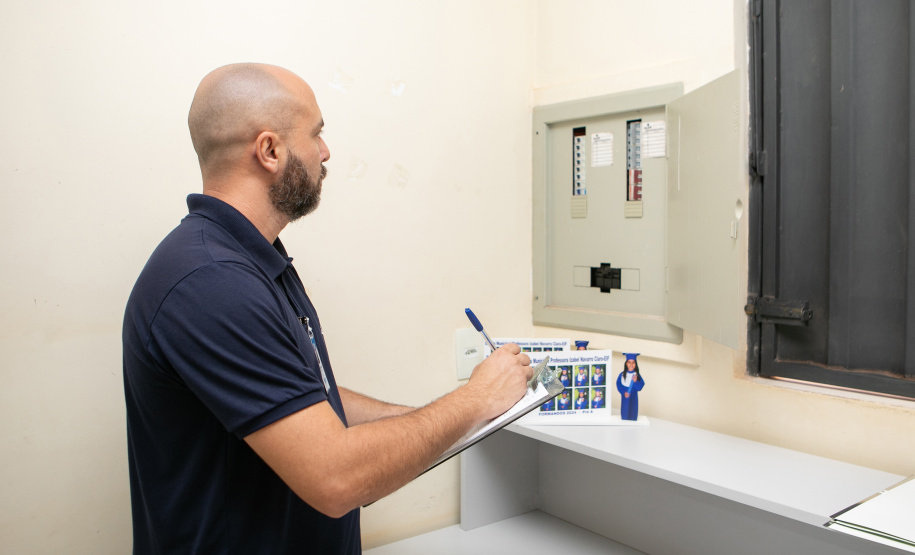 Copel visita escolas públicas para identificar oportunidades de economia