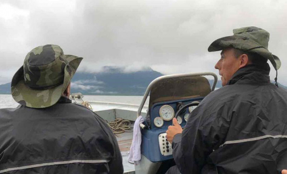 Um dia após a proibição da pesca, agentes do IAT recuperam 13 quilos de camarão em Guaraqueçaba