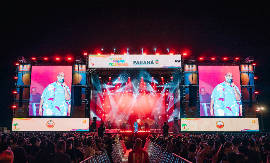 Em Pontal do Paraná, 27 mil pessoas caem no samba com Péricles no Verão Maior