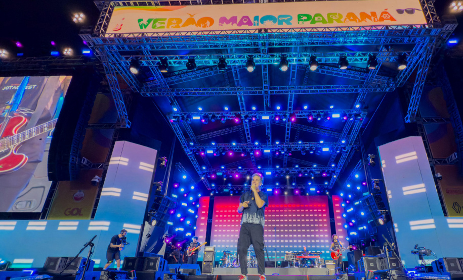 Jota Quest reúne 91 mil pessoas no primeiro dia do Verão Maior Paraná em Matinhos