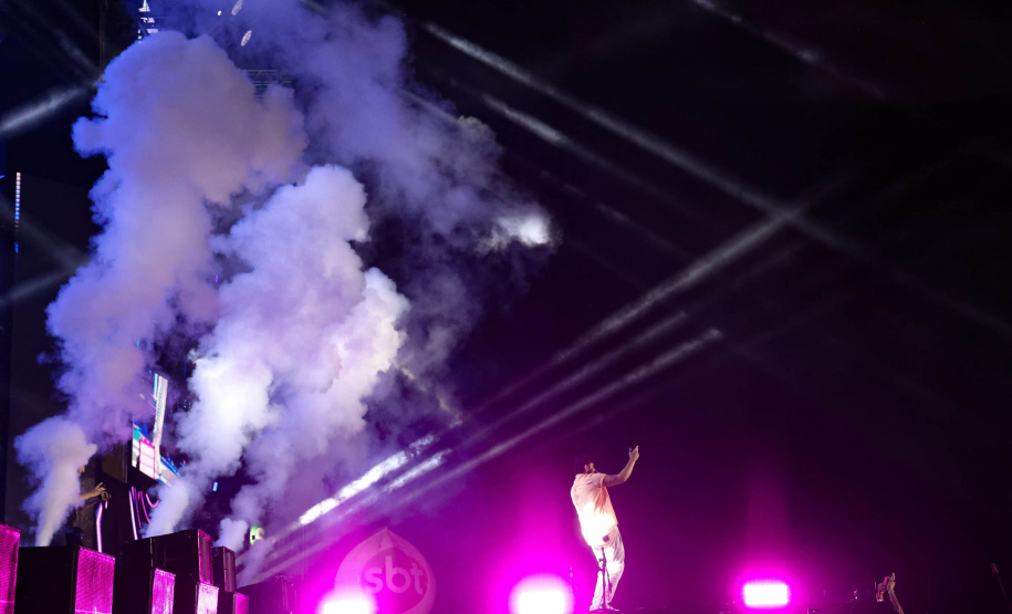 Com crianças e adultos, show de Gustavo Mioto reúne 79 mil pessoas em Matinhos