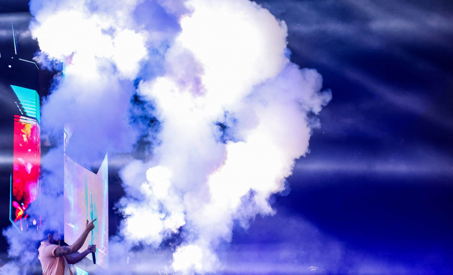 Com crianças e adultos, show de Gustavo Mioto reúne 79 mil pessoas em Matinhos