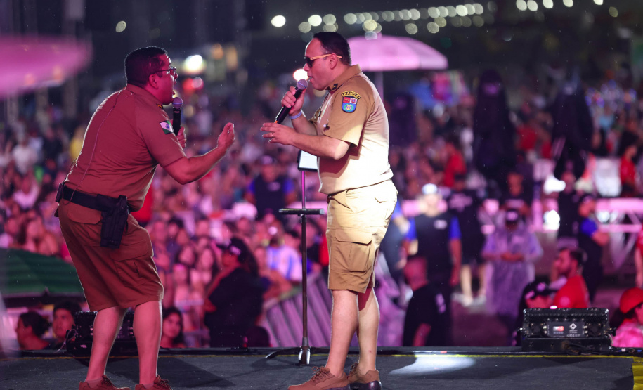 Banda da PMPR estreia no palco principal do Verão Maior e levanta o público em Matinhos