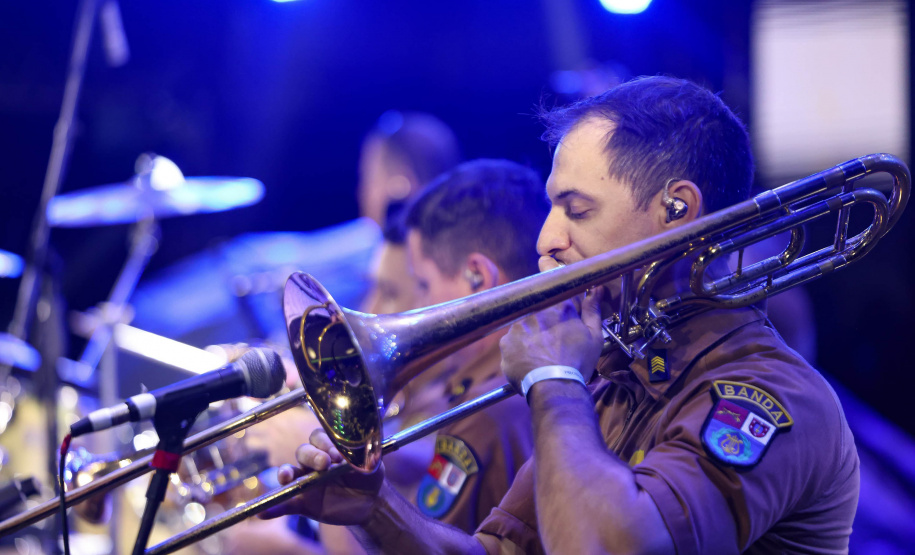Banda da PMPR estreia no palco principal do Verão Maior e levanta o público em Matinhos