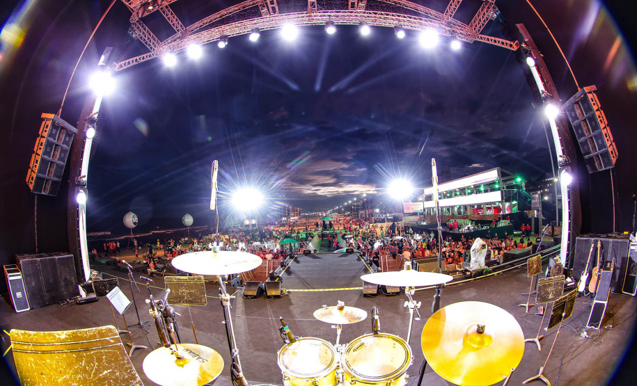 Banda da PMPR estreia no palco principal do Verão Maior e levanta o público em Matinhos