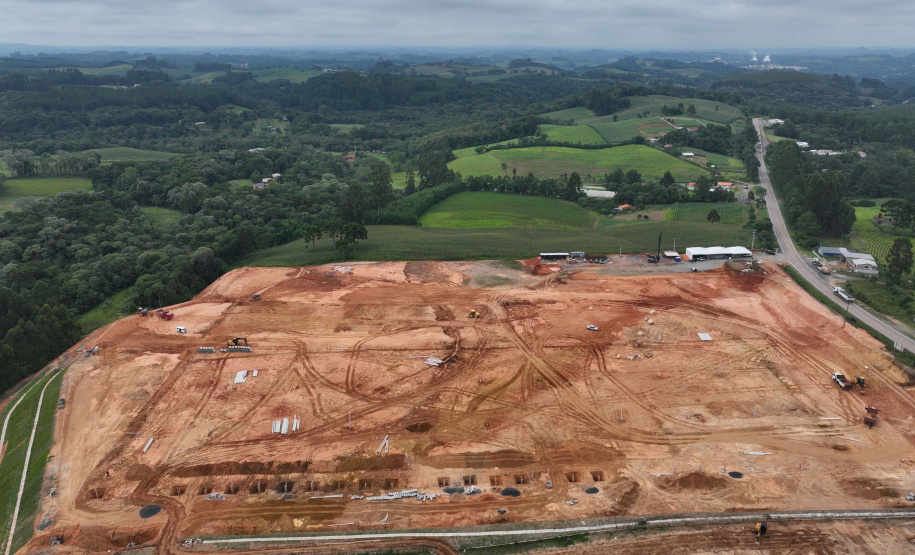 Empresa investe R$ 70 milhões em fábrica de pisos laminados na RMC