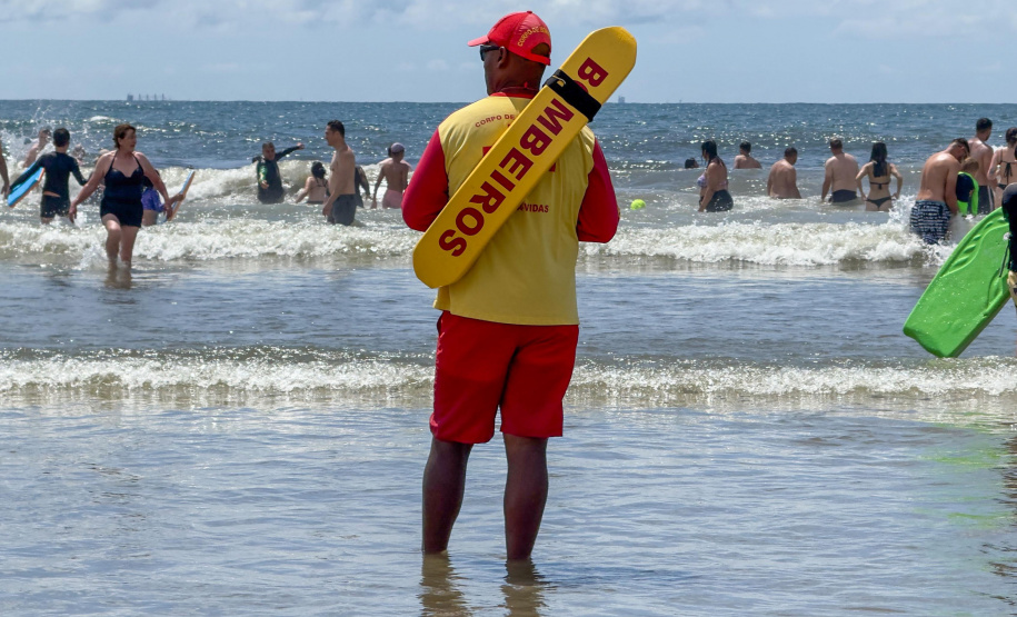 Verão Maior Paraná: bombeiros resgatam mais de 900 pessoas em 40 dias no Litoral